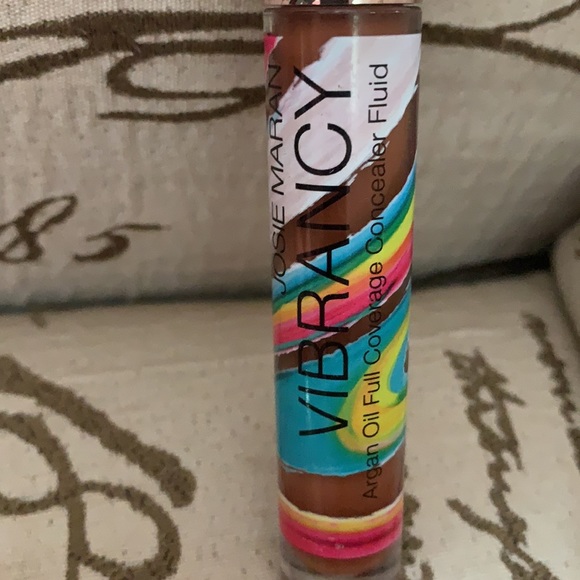 Josie Maran concealer and m.a.c cosmetics - Picture 2 of 5